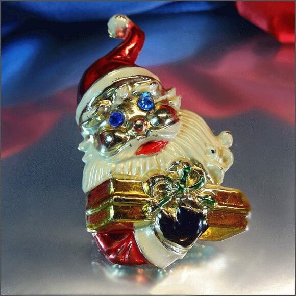 1960s Metallic Enamel Santa Claus Vintage Christmas Pin 17029 - Picture 1 of 6